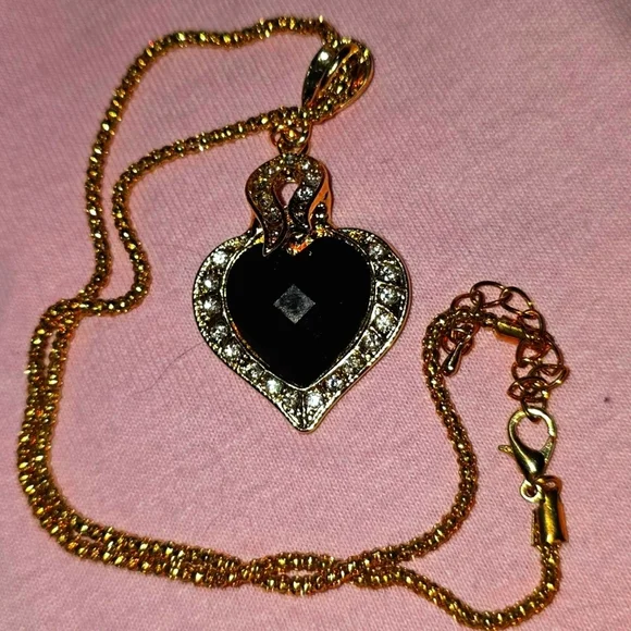 A GORGEOUS Heart Necklace!  Stunning! - Picture 3 of 9